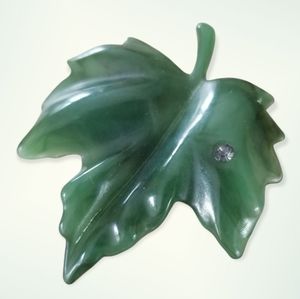 Vintage 1980s Avon Celluloid Green Maple Leaf Crystal "Dew Touch" Brooch Pin